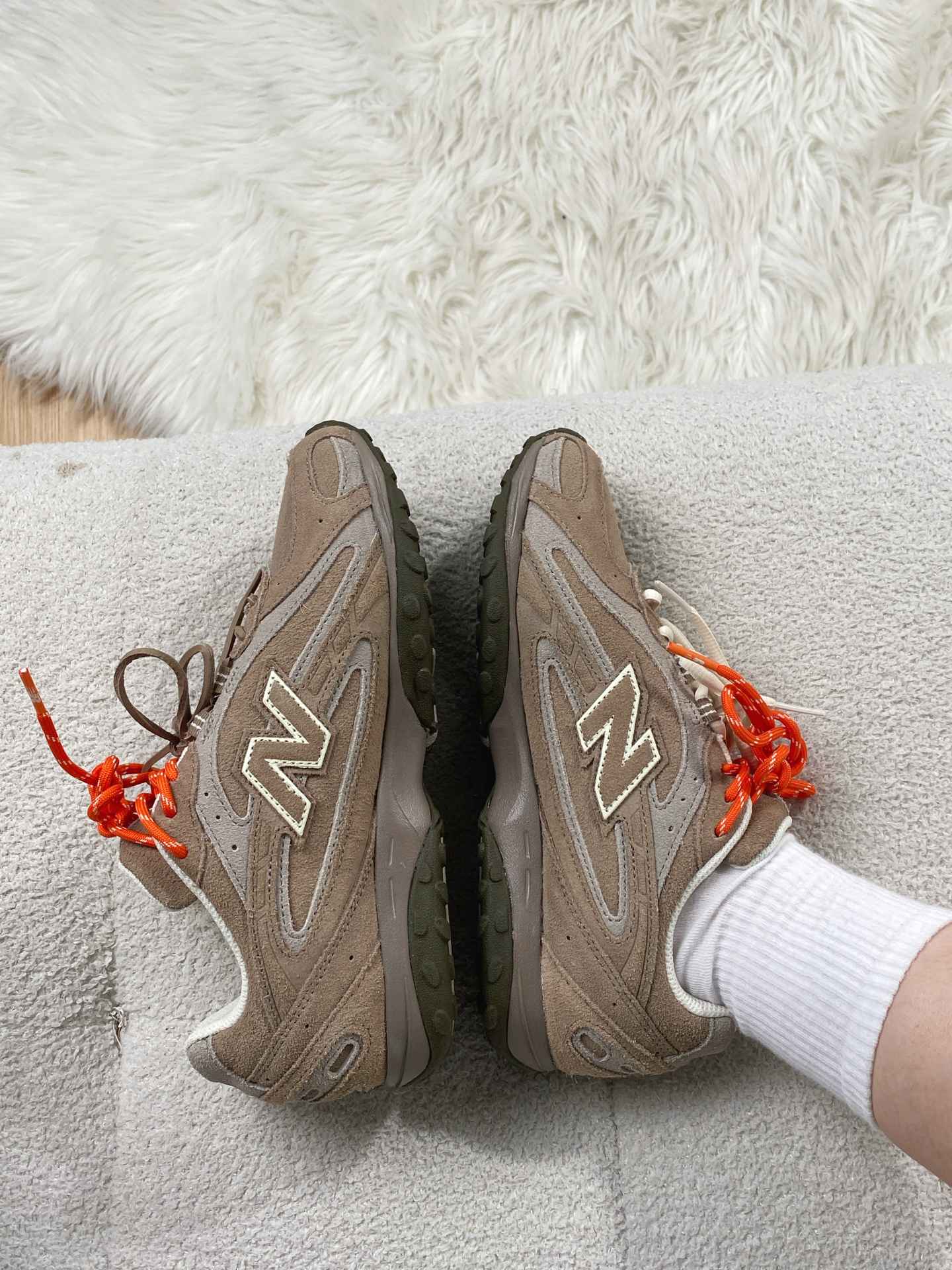 【인기 신상】뉴발란스 204L 스웨이드 머쉬룸 애리드 스톤 photo review